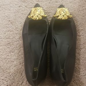 Reposh: a black versace loafers😥